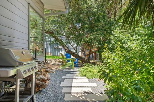 1101 Cyn Edge Dr, Austin TX 78733-2005 exterior