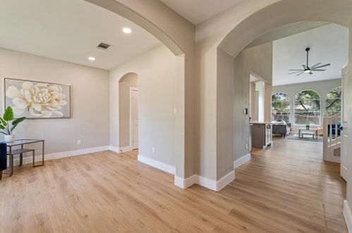 10209 Broomflower Dr, Austin TX 78739-1448 exterior