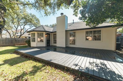 6868 Auckland Dr, Austin TX 78749-4139 exterior