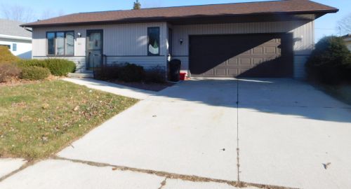 941 42nd St, Manitowoc WI  54220-4700 exterior