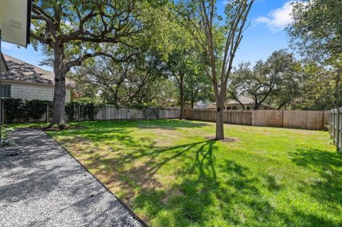 10209 Broomflower Dr, Austin TX 78739-1448 exterior