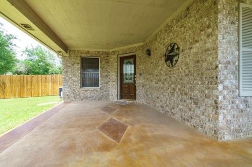 101 Trinity Dr, Uhland, TX 78640-4330