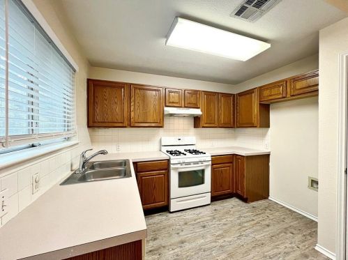 2813 Allison Dr, Austin TX  78741-7313 exterior