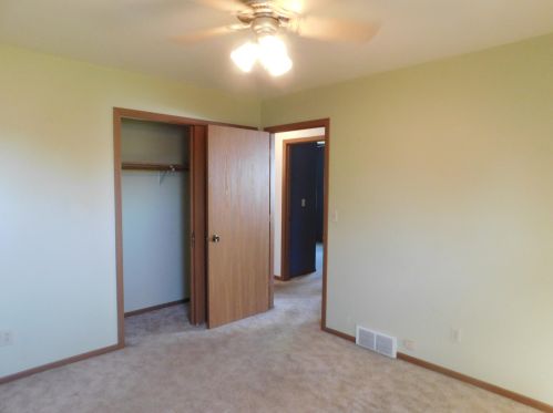 941 42nd St, Manitowoc WI  54220-4700 exterior