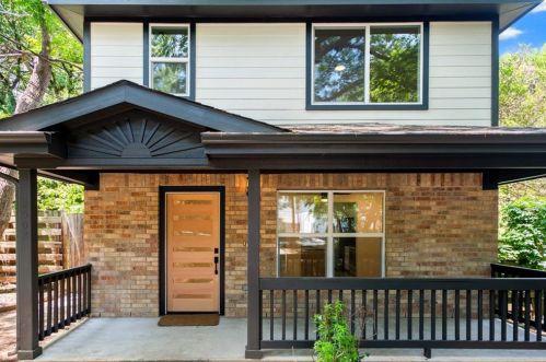 2502 11th St, Austin TX  78702-3512 exterior