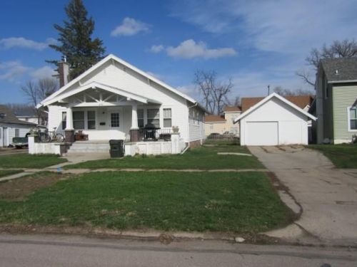 409 Nebraska St, Wayne, NE 68787-2032