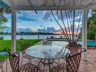 28 Dilido Dr, Miami FL  33139-1171 exterior