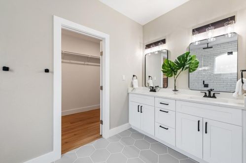 10209 Broomflower Dr, Austin TX 78739-1448 exterior