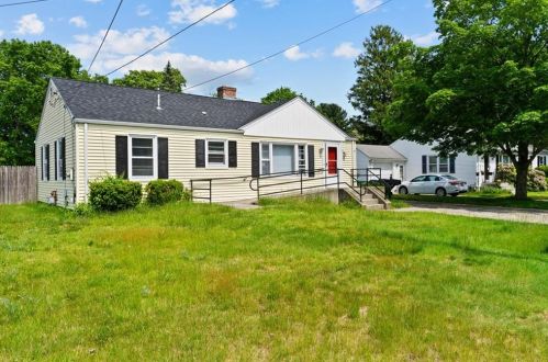 38 Titus Ln, Warwick, RI 02888-2625