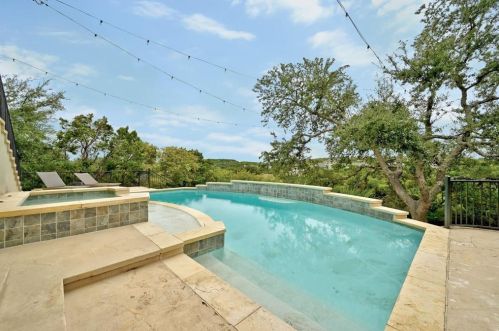 2004 Canonero Dr, Austin TX 78746-2125 exterior