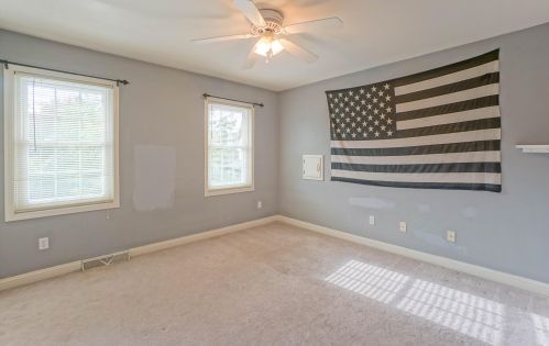 677 Greenway Ter, Chenequa WI 53029-1169 exterior