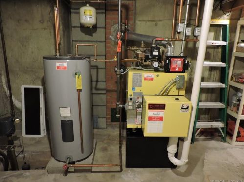 303 Hilton Dr, Wapping CT 06074-3418 exterior