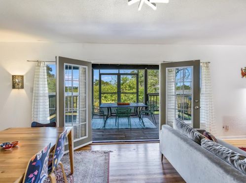 6207 Betty Cook Dr, Austin TX 78723-3313 exterior