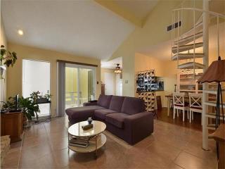 1750 Timberwood Dr, Austin TX  78741-5547 exterior