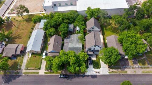 2943 14th St, Austin TX 78702-1657 exterior