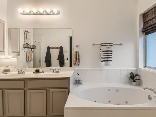 4329 Cyn Gln Cir, Austin TX 78732-2187 exterior