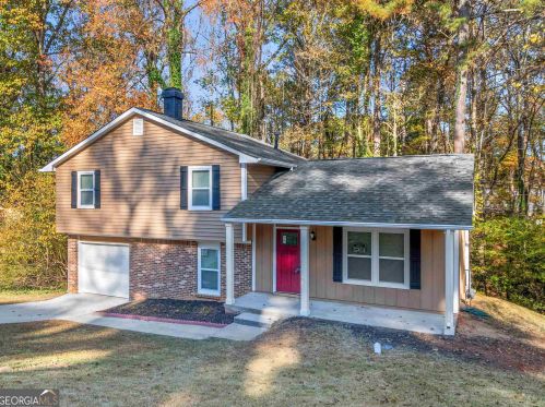 1037 Redan Trail Ct, Stone Mountain, GA 30088-2543