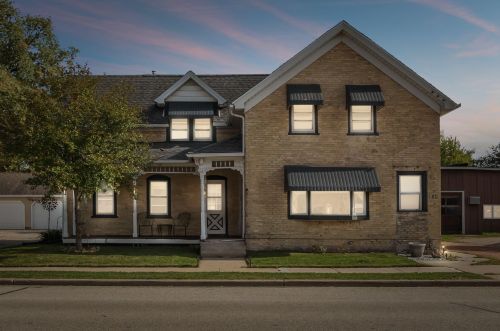 314 Kettle Moraine Dr, Slinger WI 53086-9507 exterior