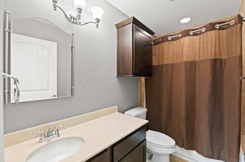 7000 Bay City Bnd, Austin TX 78725-2938 exterior