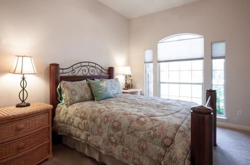 6404 Clairmont Dr, Austin TX 78749-3438 exterior