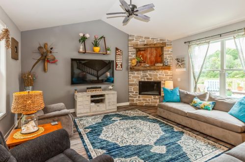 1385 Hillside Rd, Slinger WI 53086 exterior