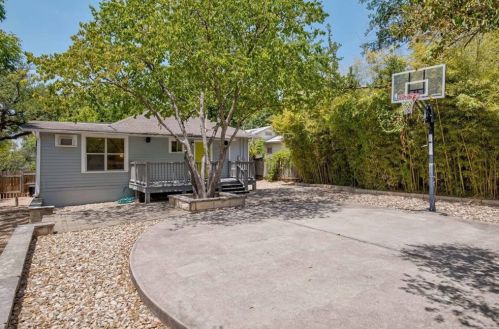 1901 David St, Austin TX 78705-4666 exterior