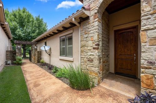 4 Borello Dr, Austin TX  78738-1766 exterior