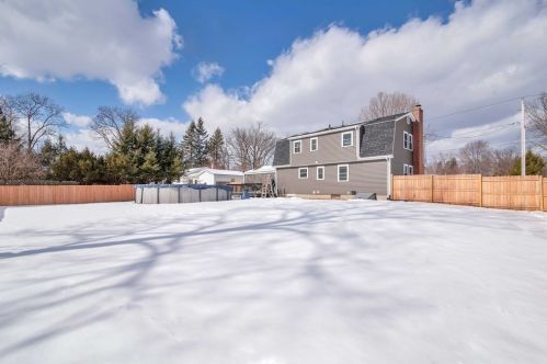 61 Moreau Dr, Chicopee MA 01020-4826 exterior