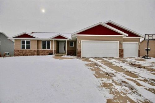 406 Juniper Ln, Holmen, WI 54636-8818