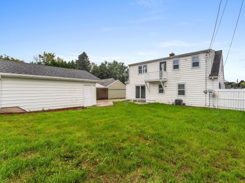 1216 Cherry Rd, Manitowoc WI 54220-1918 exterior