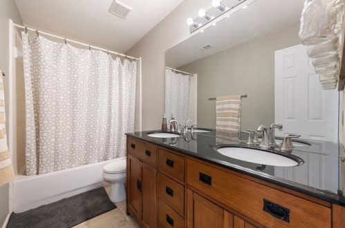 3921 Cyn Gln Cir, Austin TX 78732-2187 exterior