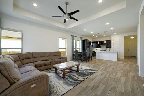 13132 Cardinal Flower Dr, Austin TX  78739 exterior