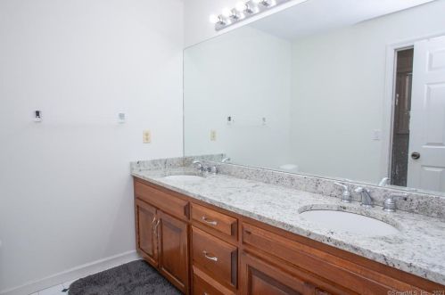 39 Charing Rd, Wapping CT  06074-2228 exterior