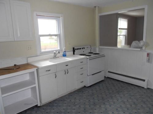 21 Whittier Pl, Chicopee MA 01013-1414 exterior