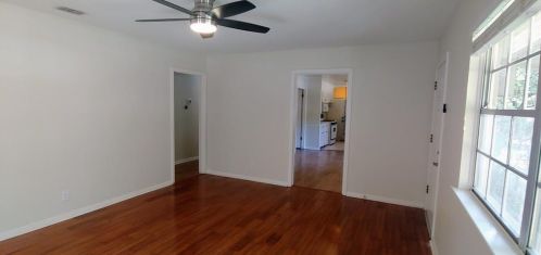 1303 Dwyce Dr, Austin TX  78757-2607 exterior