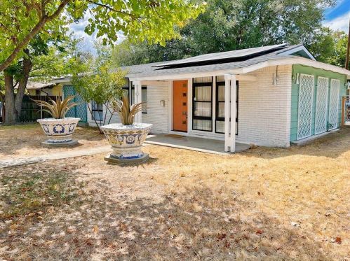 5212 Berkman Dr, Austin TX  78723-3435 exterior