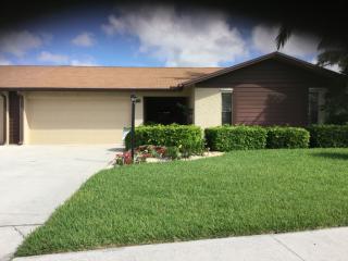 415 Glades Blvd, Naples, FL 34112-5002