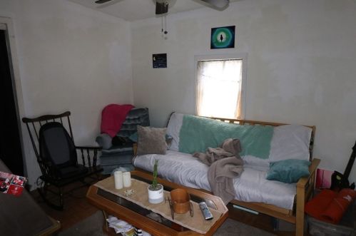 21 Whittier Pl, Chicopee MA 01013-1414 exterior