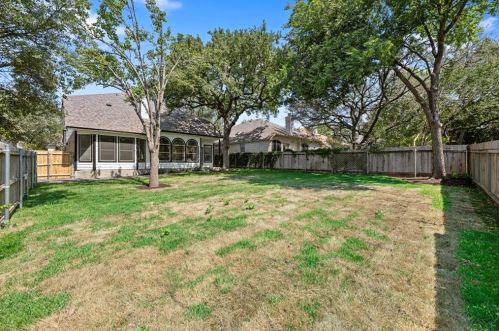 10209 Broomflower Dr, Austin TX 78739-1448 exterior