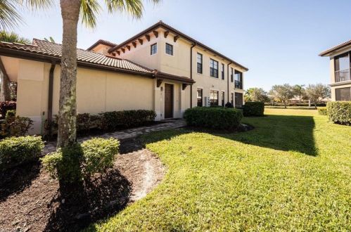 1241 Carpazi Ct, Naples, FL 34105-4965