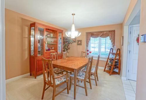 677 Greenway Ter, Chenequa WI 53029-1169 exterior