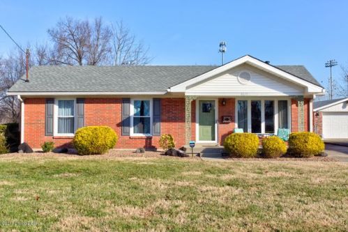 8615 Bluebell Dr, Louisville, KY 40219-4941