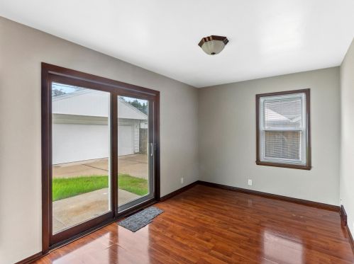 1216 Cherry Rd, Manitowoc WI 54220-1918 exterior