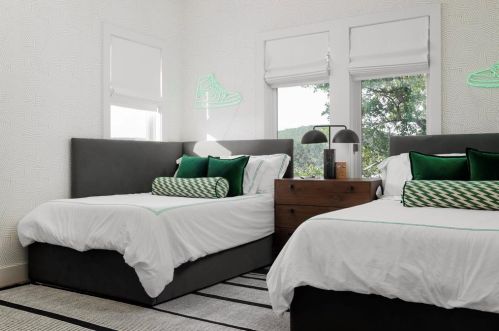 4402 Aqua Verde Dr, Austin TX 78746-1042 exterior