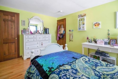 61 Moreau Dr, Chicopee MA 01020-4826 exterior