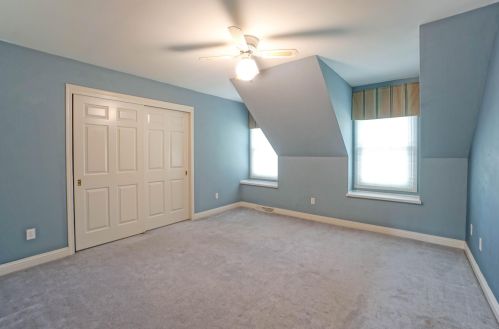 677 Greenway Ter, Chenequa WI 53029-1169 exterior