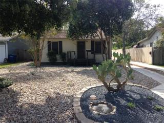 2009 Richcreek Rd, Austin TX  78757-1206 exterior