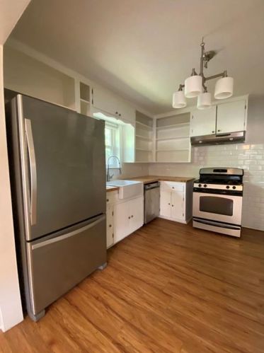 8215 Bowling Green Dr, Austin TX  78757-7707 exterior