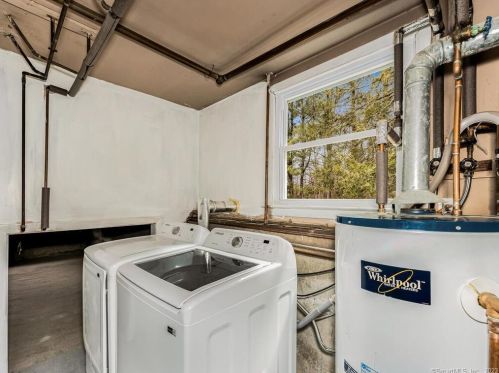 354 Hilton Dr, Wapping CT  06074-3459 exterior