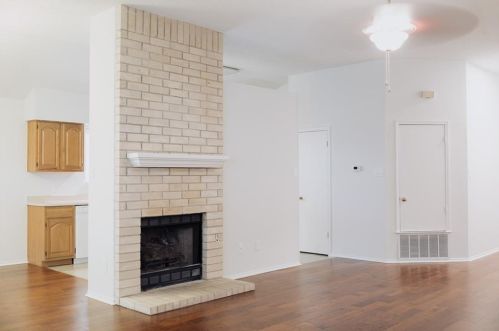 7427 Dallas Dr, Austin TX  78729-7773 exterior